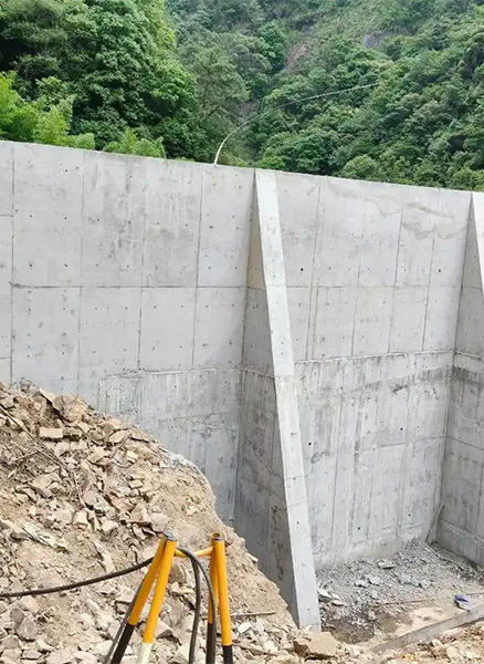 鹤壁淇滨区重力式挡土墙