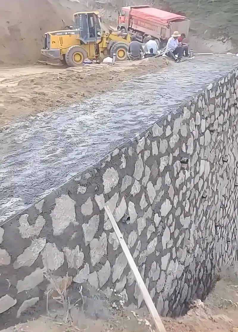 鹤壁淇滨区边坡加固